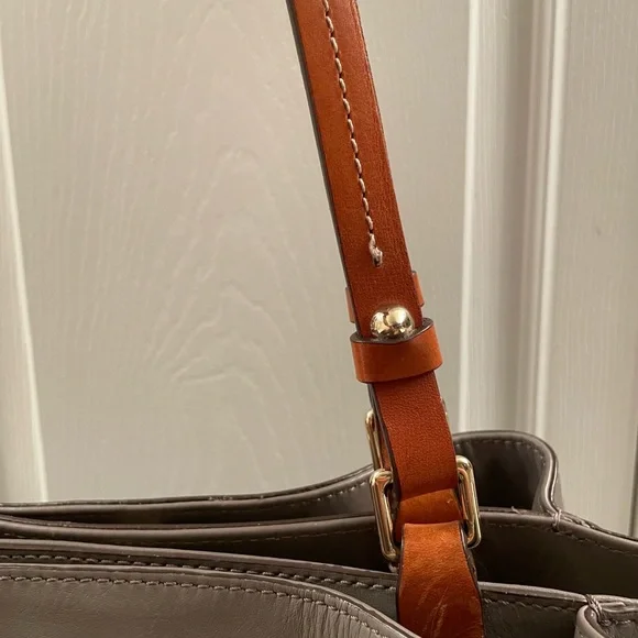 ❤️Dooney and Bourke EUC tote bag. - Picture 15 of 16